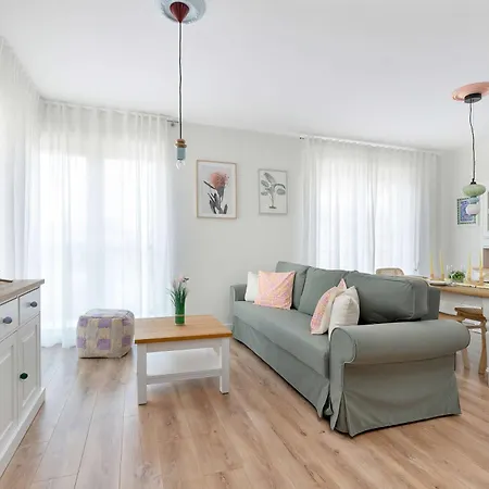 Air-conditioned With Parking & Balcony By Renters Łeba