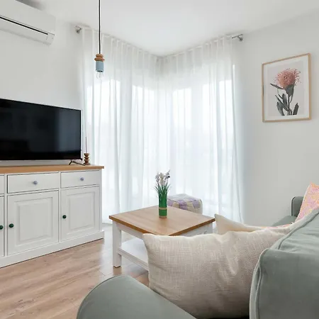 Διαμέρισμα Air-conditioned With Parking & Balcony By Renters